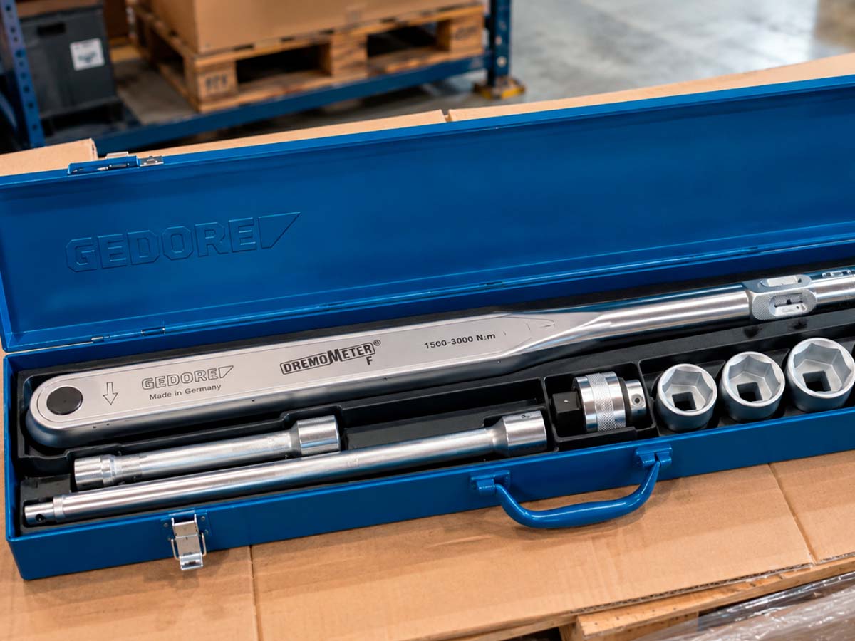 Динамометрический ключ GEDORE DREMOMETER F 1500–30000 Нм в комплекте с насадками перед поставкой клиенту